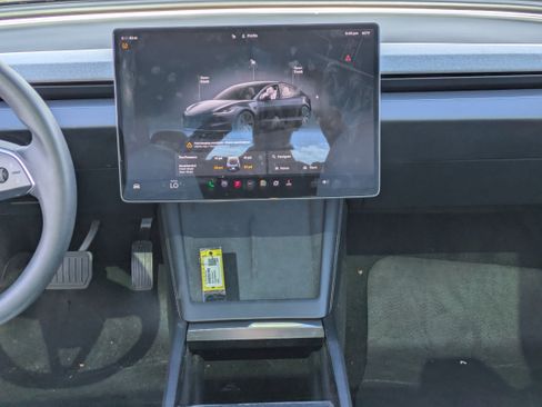 Used 2025 Tesla Model 3 Long Range image 17