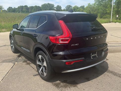Used 2023 Volvo XC40 B5 Plus w/ Climate Package AWD/4WD image 3