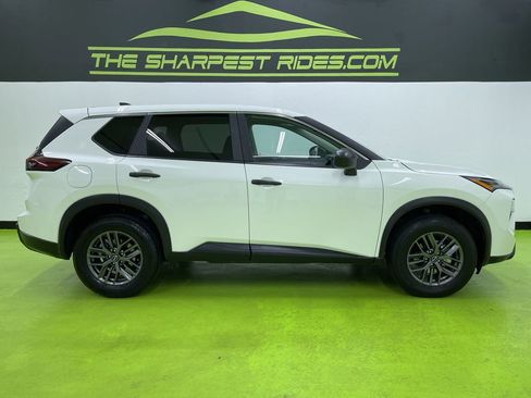 Used 2024 Nissan Rogue S image 11