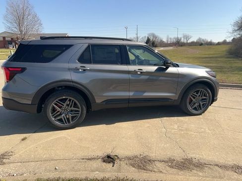 New 2026 Ford Explorer ST-Line w/ ST-Line Street Pack AWD/4WD image 10
