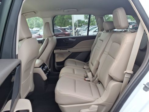 Used 2024 Lincoln Aviator AWD image 9