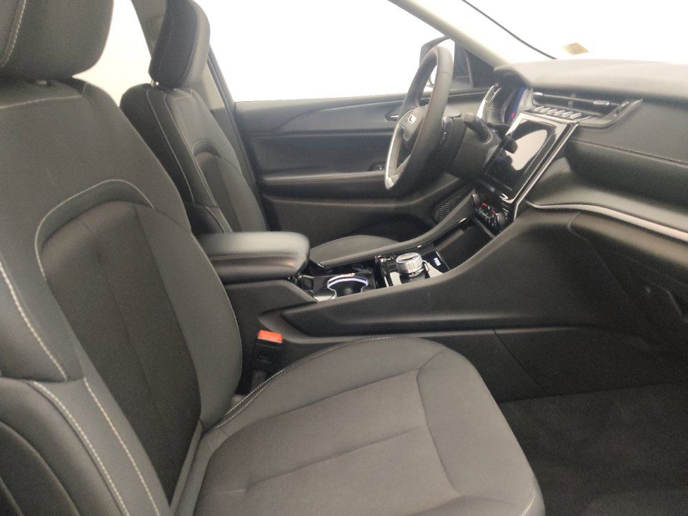 Used 2023 Jeep Grand Cherokee L Laredo RWD image 21