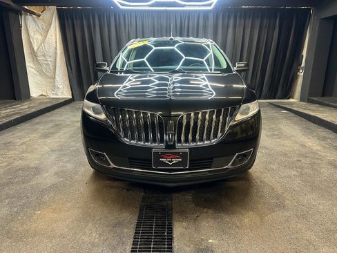 Used 2013 Lincoln MKX FWD image 2