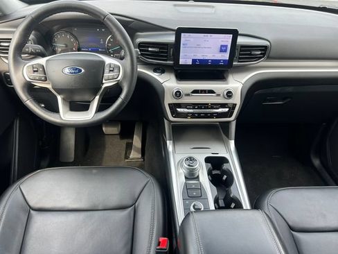 Certified 2024 Ford Explorer XLT AWD/4WD image 3