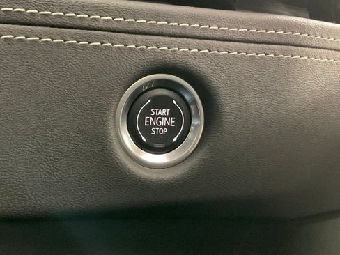 Used 2025 Cadillac Escalade Sport AWD/4WD image 13