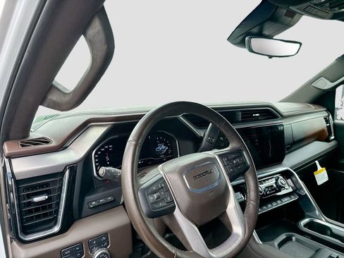 Used 2024 GMC Sierra 2500 Denali w/ Denali Reserve Package AWD/4WD image 12