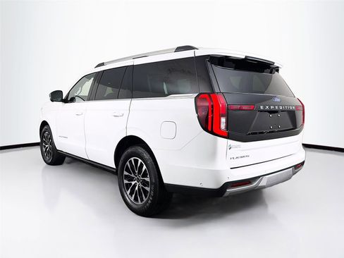 Used 2025 Ford Expedition Platinum image 5