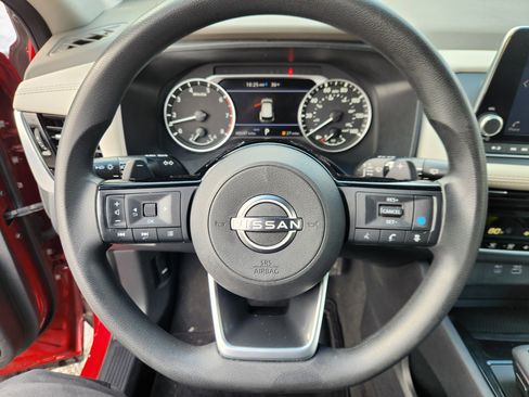 Used 2023 Nissan Rogue SV image 9