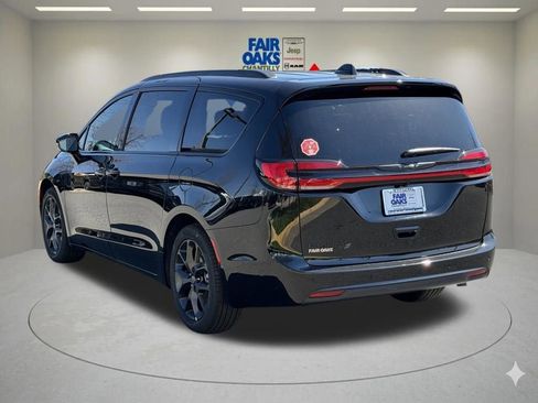 New 2026 Chrysler Pacifica Select image 8