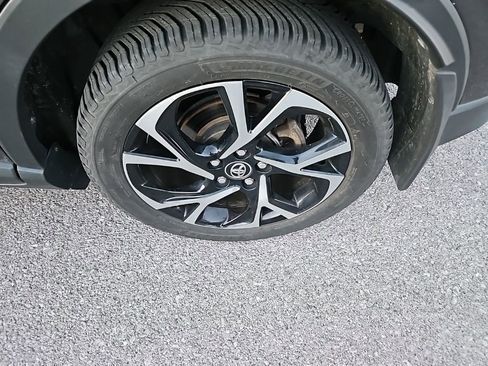 Used 2018 Toyota C-HR XLE image 12