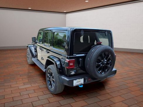 Used 2023 Jeep Wrangler Unlimited Sahara w/ Cold Weather Group AWD/4WD image 7
