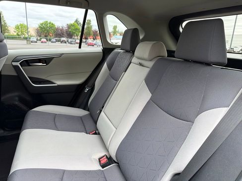 Used 2020 Toyota RAV4 XLE AWD/4WD image 38