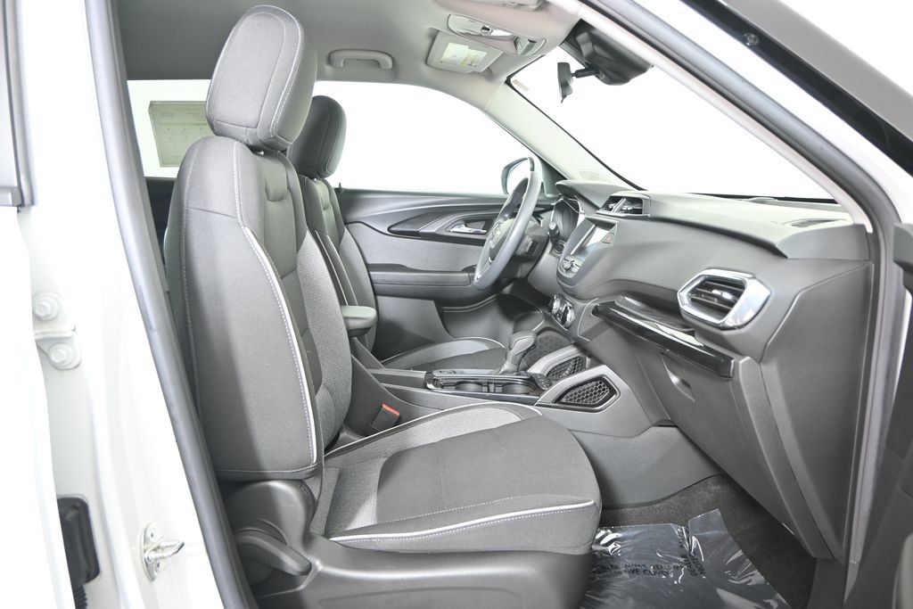Used 2023 Chevrolet TrailBlazer LT AWD/4WD image 13