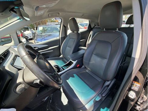 Used 2020 Chevrolet Bolt Premier w/ Infotainment Package FWD image 17