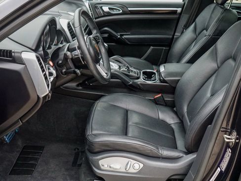 Used 2016 Porsche Cayenne S image 22
