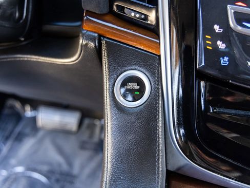 Used 2017 Cadillac Escalade Luxury image 30