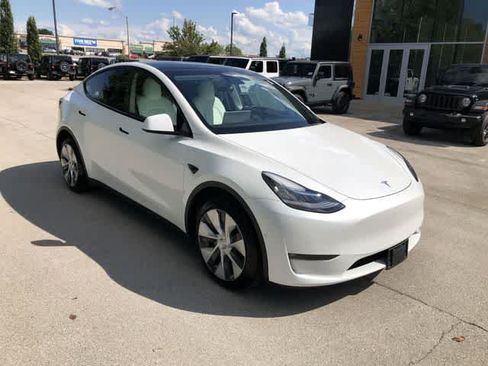 Used 2021 Tesla Model Y Long Range AWD/4WD image 34