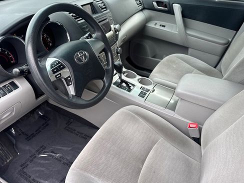Used 2012 Toyota Highlander FWD image 10