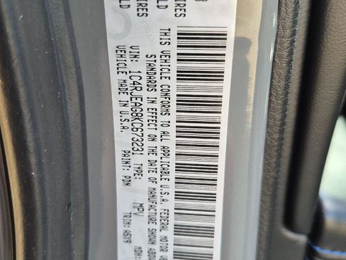 Used 2019 Jeep Grand Cherokee Laredo image 28