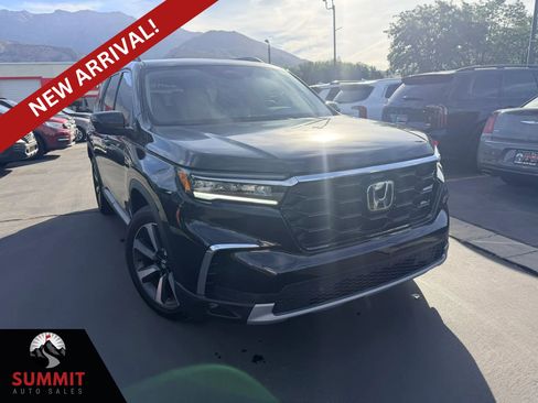 Used 2025 Honda Pilot Touring image 1