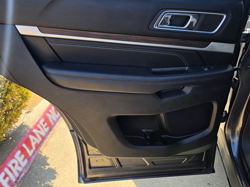 Used 2017 Ford Explorer Limited w/ Equipment Group 301A AWD/4WD image 21