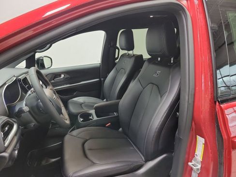 New 2026 Chrysler Pacifica Select w/ S Appearance Package image 11