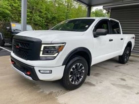 Used 2021 Nissan Titan PRO-4X AWD/4WD image 3