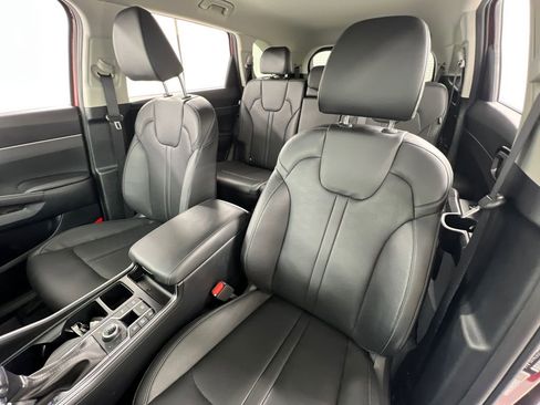 Used 2025 Kia Sorento S image 25