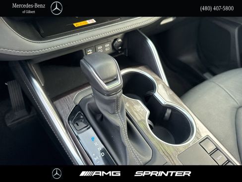 Used 2024 Toyota Highlander Limited image 23