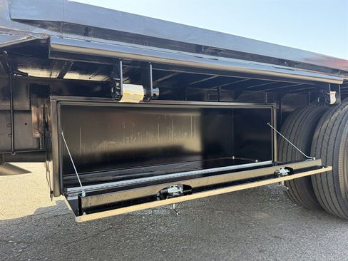 Used 2023 Ford F650 2WD Crew Cab Super Duty image 9