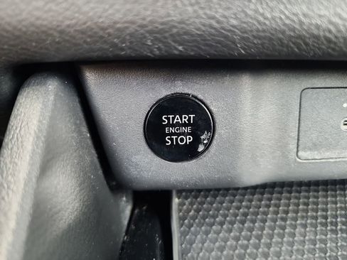 Used 2024 Nissan Rogue SV FWD image 25