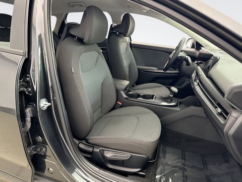 Used 2025 Kia K4 LXS image 16