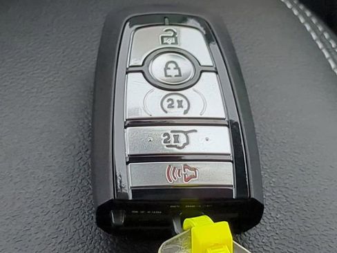 Used 2024 Ford Escape SE image 31