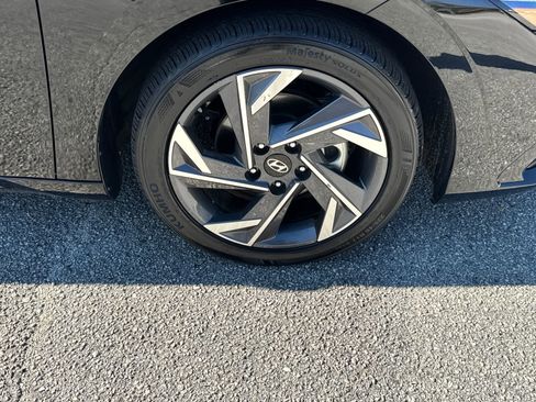 Certified 2025 Hyundai Elantra SEL image 12