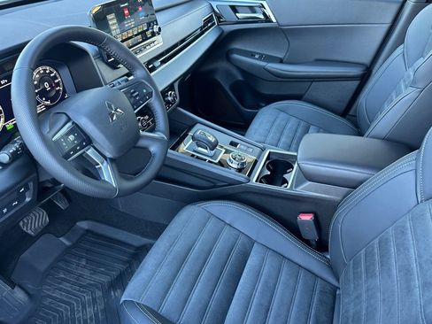 New 2025 Mitsubishi Outlander SE image 9
