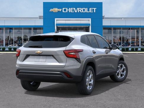 New 2026 Chevrolet Trax LS w/ LS Convenience Package FWD image 4