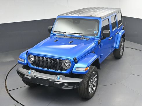 Used 2024 Jeep Wrangler Unlimited w/ Convenience Group AWD/4WD image 28