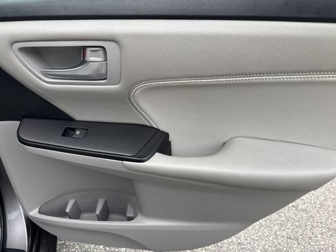 Used 2016 Toyota Camry XLE w/ Moonroof Package FWD image 16