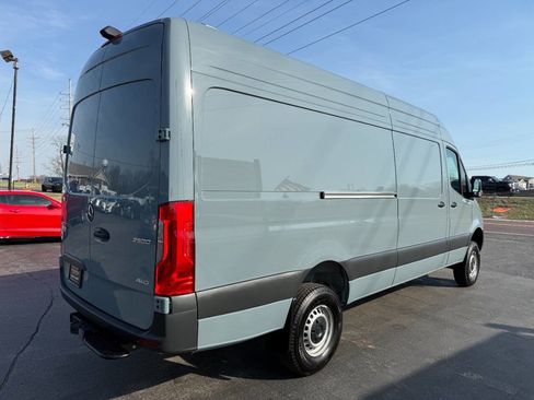 Used 2025 Mercedes-Benz Sprinter 2500 image 5