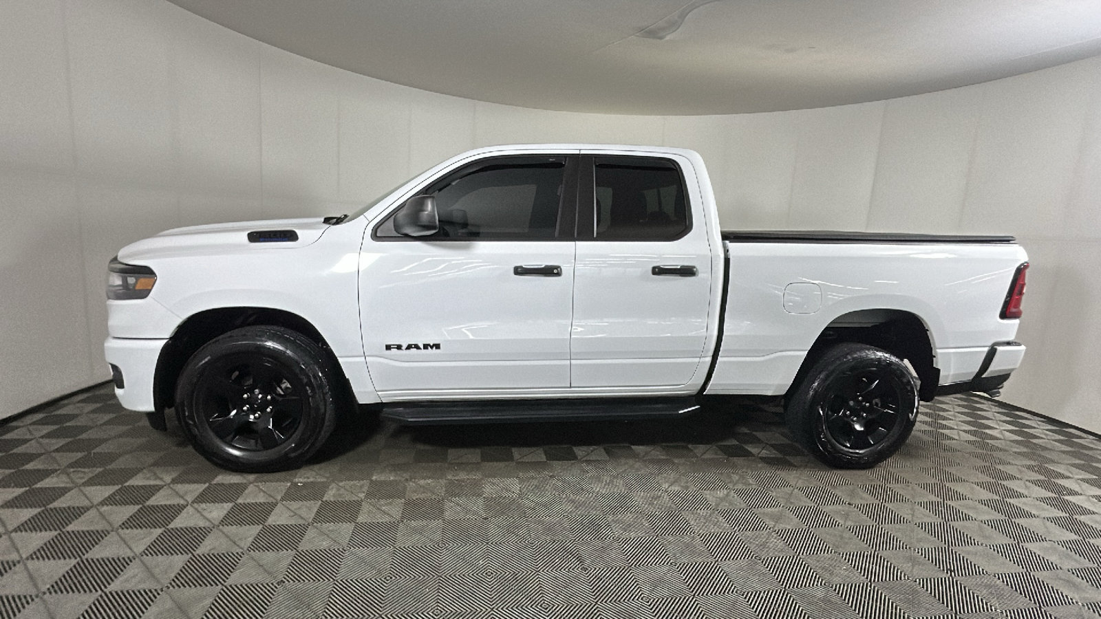Used 2025 RAM 1500 Tradesman w/ Night Edition AWD/4WD image 7