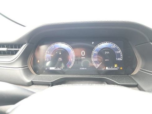 Used 2023 Jeep Grand Cherokee Limited w/ Luxury Tech Group II AWD/4WD image 11