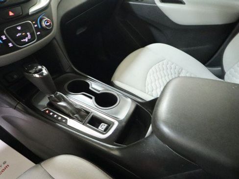 Used 2018 Chevrolet Equinox LS FWD image 16