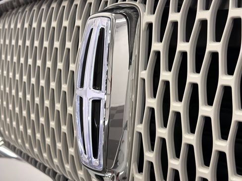 Certified 2023 Lincoln Navigator L Reserve AWD/4WD image 16