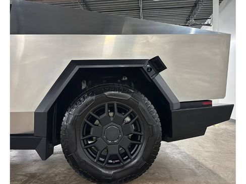 Used 2024 Tesla Cybertruck AWD Crew Cab image 10