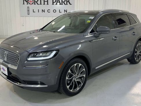 Used 2022 Lincoln Nautilus Reserve w/ Equipment Group 201A image 5