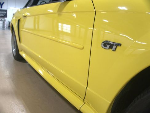 Used 2001 Ford Mustang GT RWD image 26