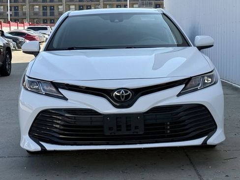 Used 2020 Toyota Camry LE image 7