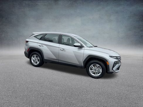 Certified 2025 Hyundai Tucson SE image 27