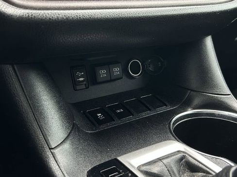 Used 2019 Toyota Highlander XLE image 18