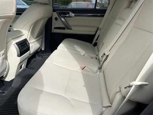 Used 2023 Lexus GX 460 Premium image 18